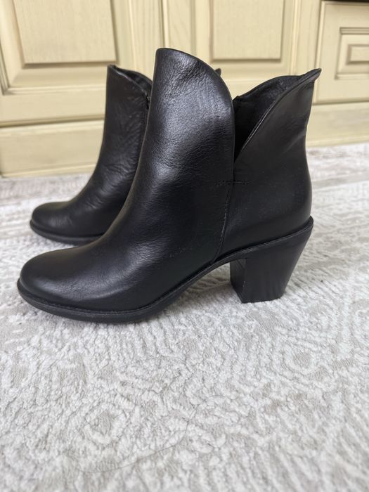 Ботинки кожаные.Производство Италия.