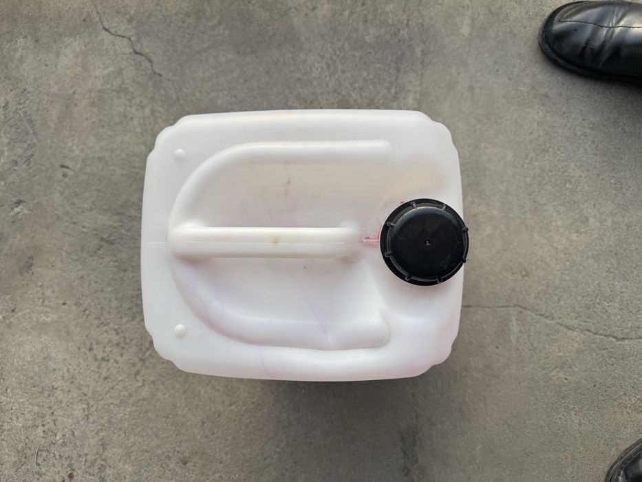 канистр сотилади