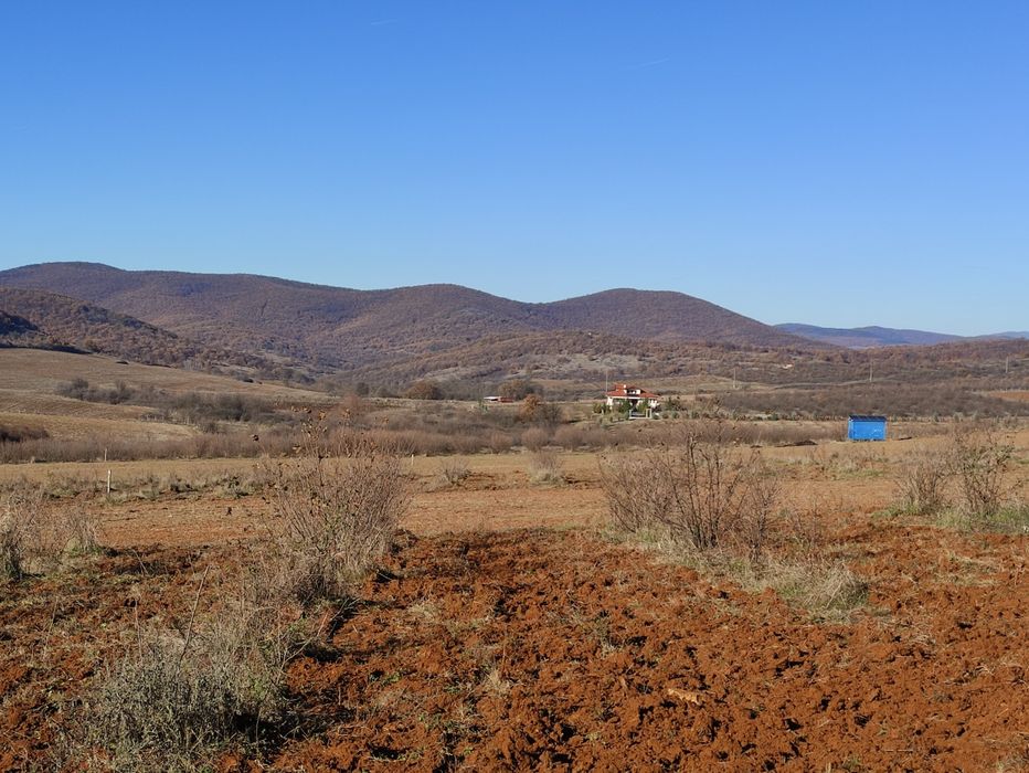 Услуги с трактор , багер и самосвал.