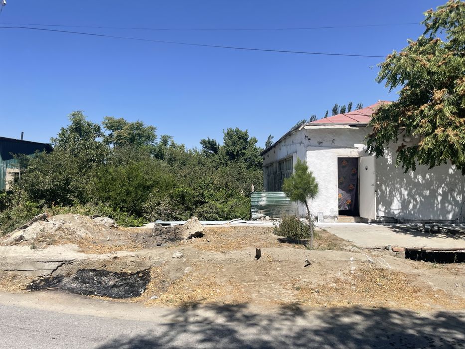 Navoi dacha sotiladi