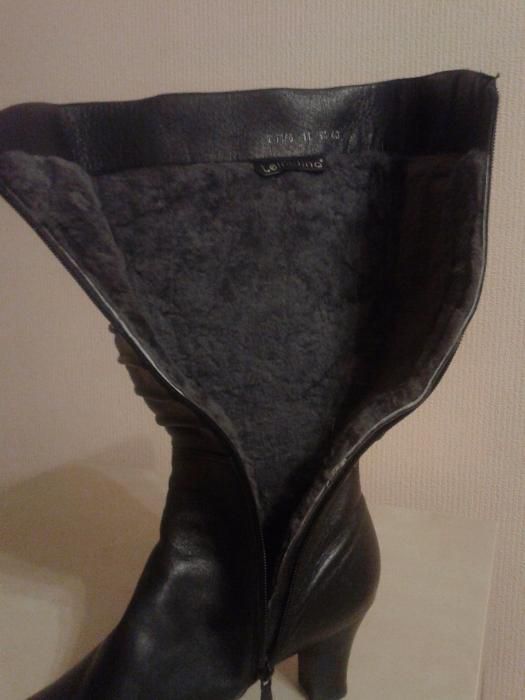 Продам женские сапоги