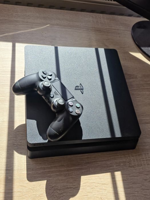 PlayStation 4 + Controller +  Jocuri