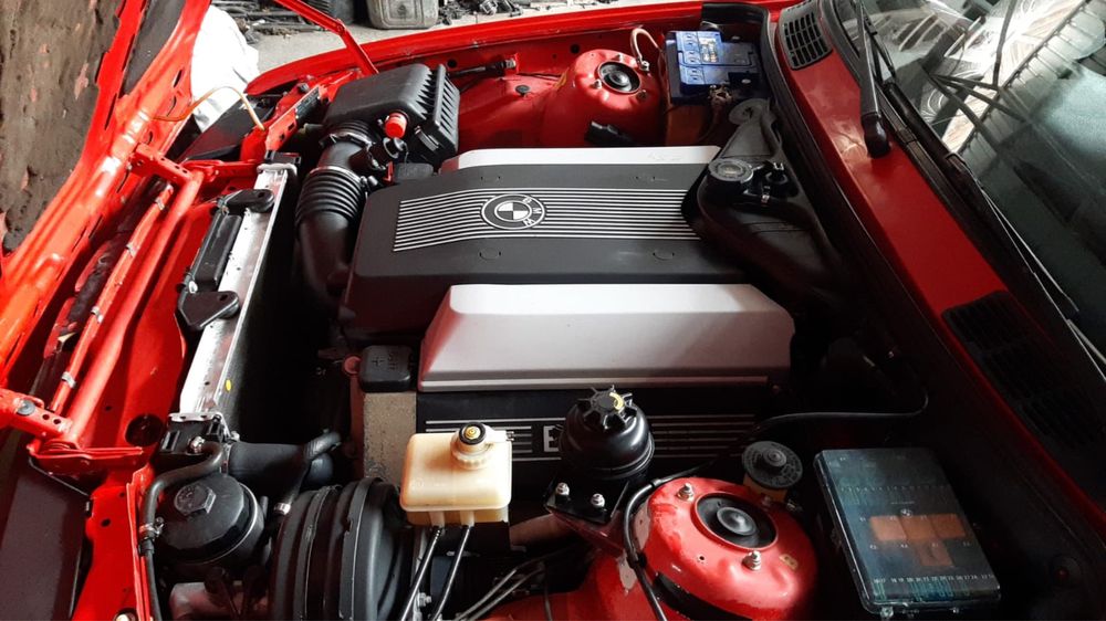 BMW 320 авто.машина.продам.