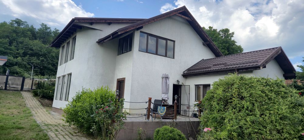 Casă cu curte generoasă și priveliște superbă în Nișcov – De vânzare (Direct Proprietar)