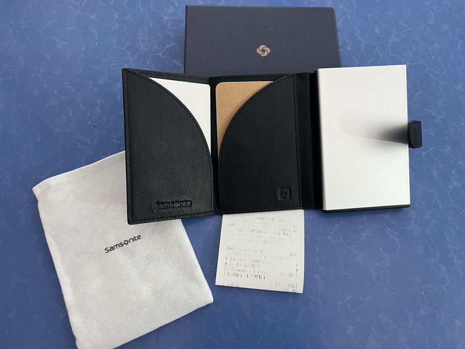 Продавам кард холдер Samsonite