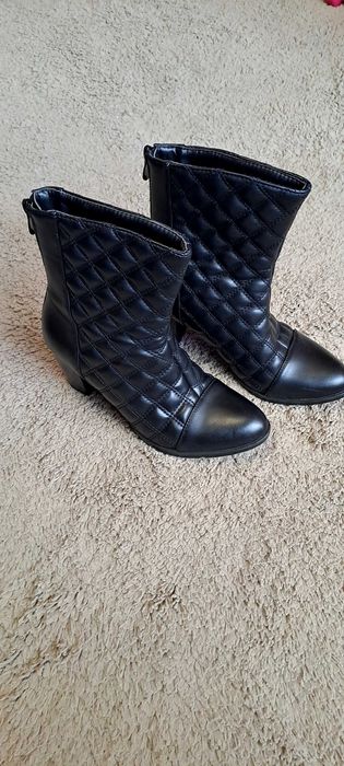 Дамски ботуши с ток