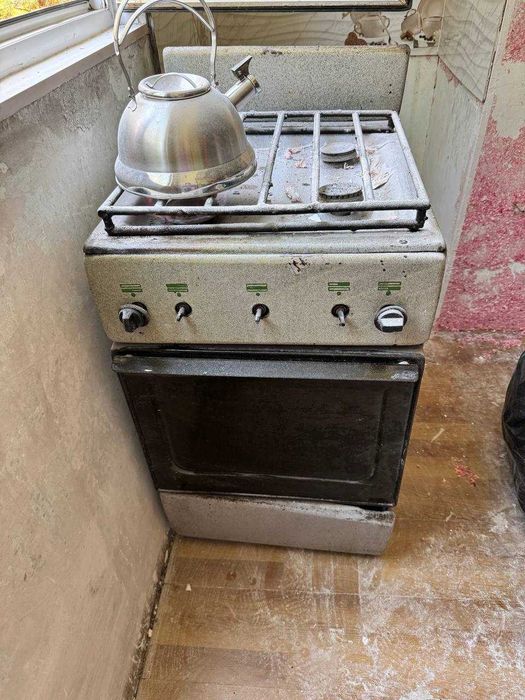 кухонный шкаф и газплита
