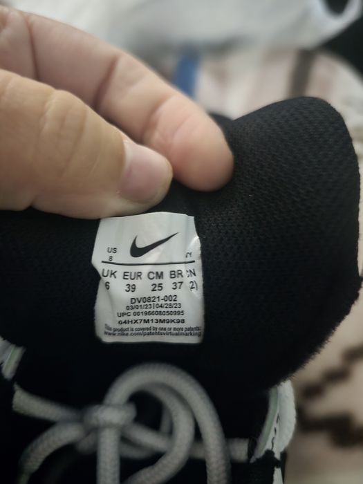 Adidași  Nike  noi