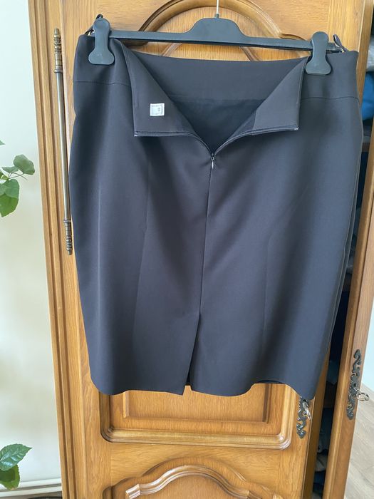 Set de 2 fuste conice si bluza eleganta cu dimensiuni afisate