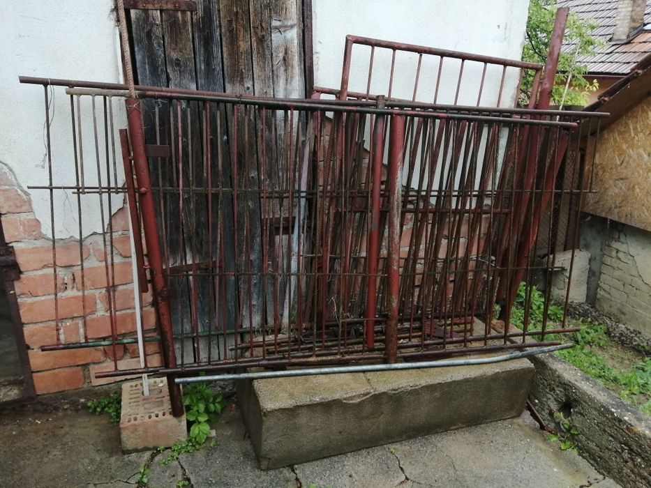 Vind : cherestea, mașina scris, grilaje metalice badoc