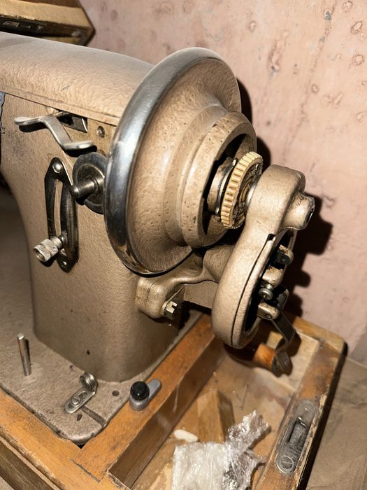 Машинка швейная