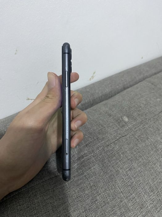 Айфон 11  емкость 100