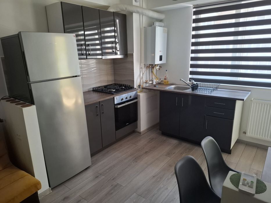 Inchiriez apartament 2 camera, zona Fiald