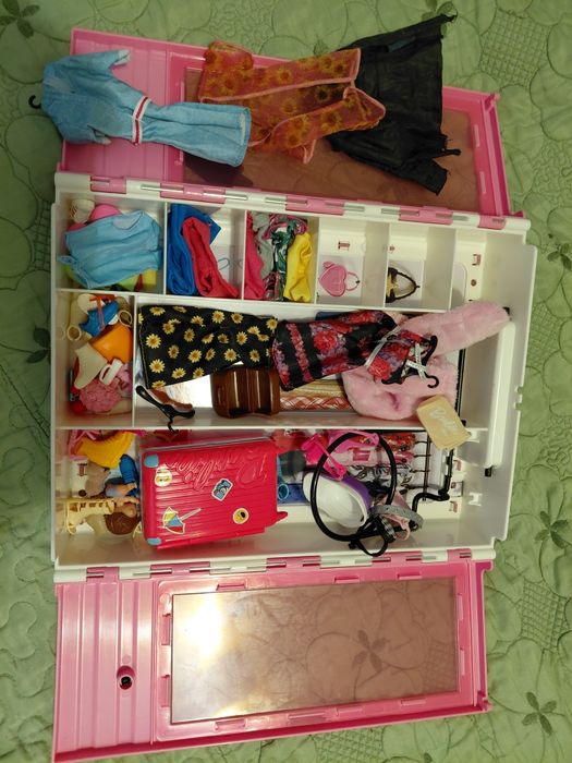 Dulapul papusii barbie (2)