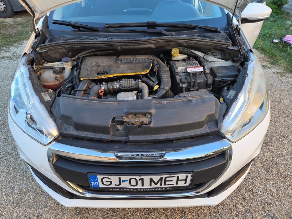 Peugeot 208 blue hdi