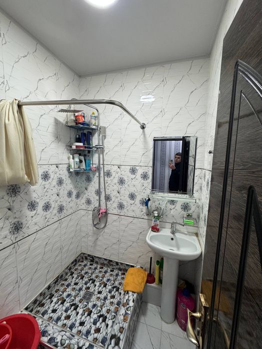 Прадаётся 2х Октяабирь новая планировка 1этаж все останется