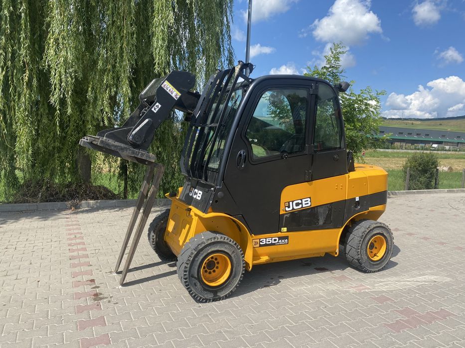 De vanzare sau da inchiriat stivuitor Jcb 4x4 cu brat telescopic