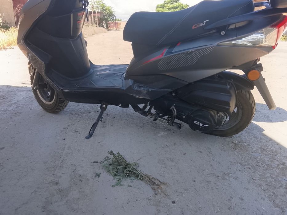 Продам срочно Скутер