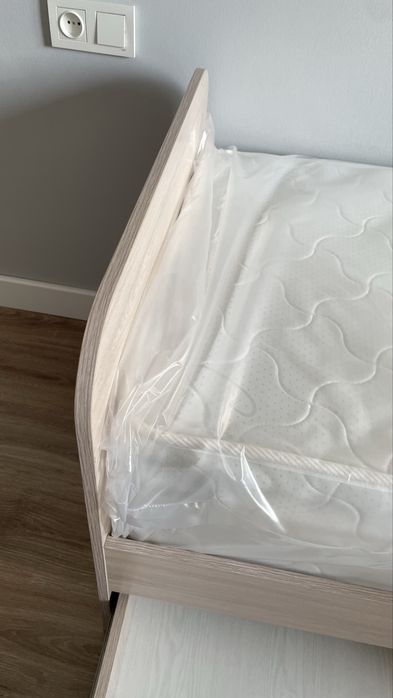 Детская кровать с матрасом