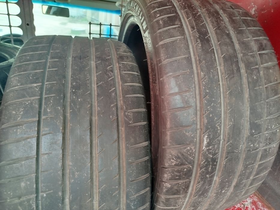 Продавам 4 броя летни гуми спорт пакет с размер 265/35/20 на 295/30/20