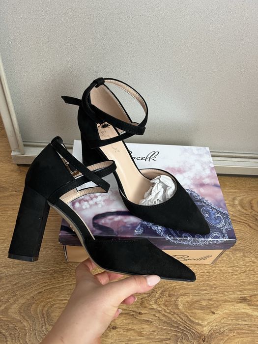 Елегантни дамски обувки