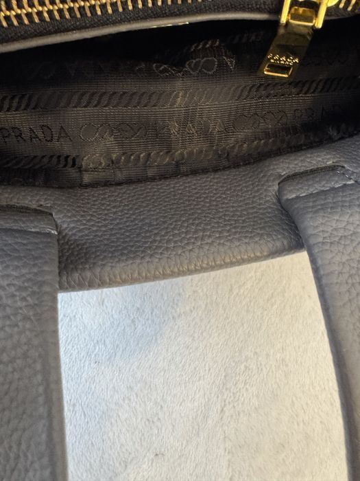 Geanta Prada, defect manere