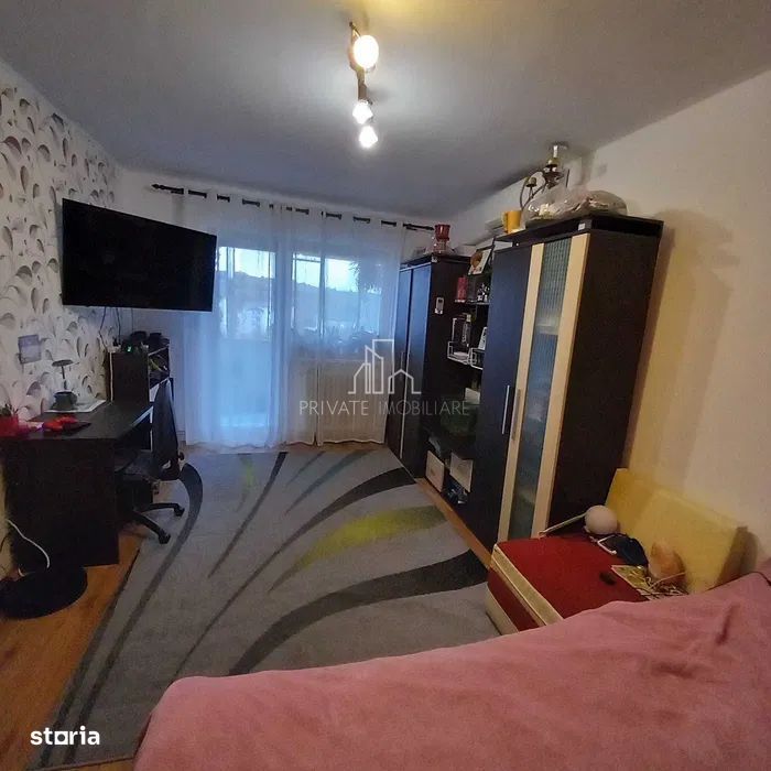 Apartament 2 camere, hol patrat, etaj intermediar, Dambu