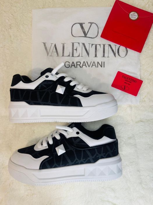Valentino Garavani One Stud Premium unisex