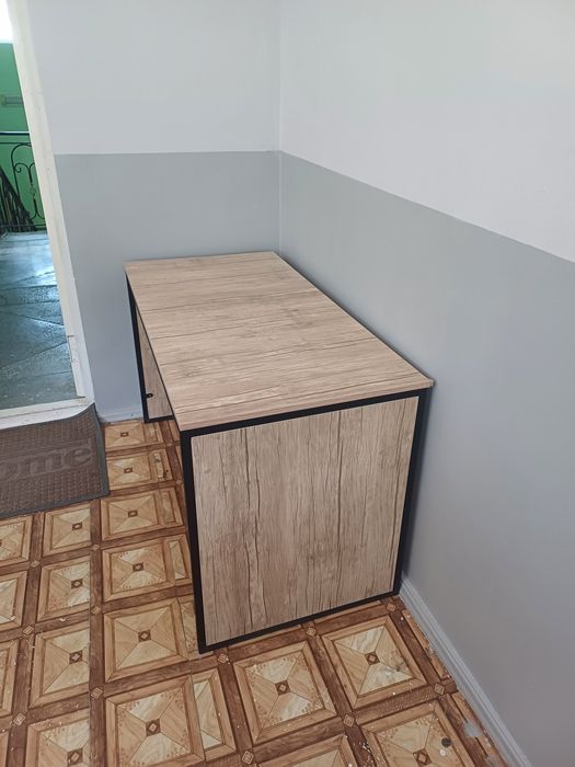 Стол для офиса или дома