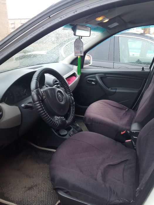 Продам машину Renault Logan