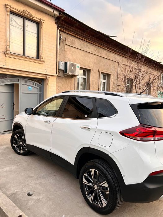 Tracker sotiladi 2023 yil