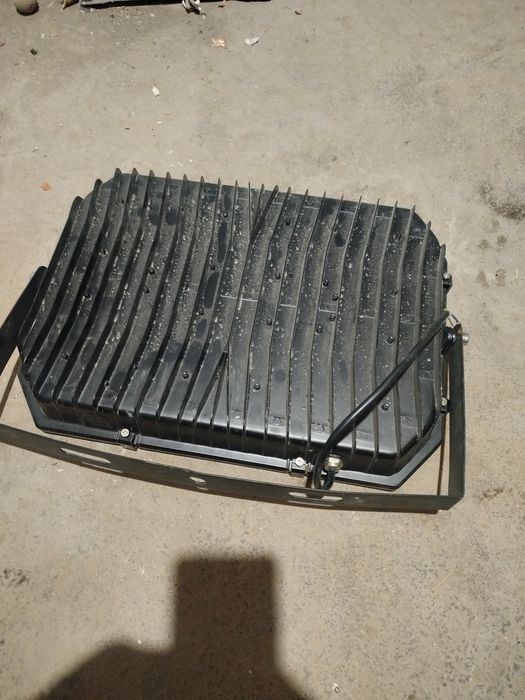 Projektor sotiladi
