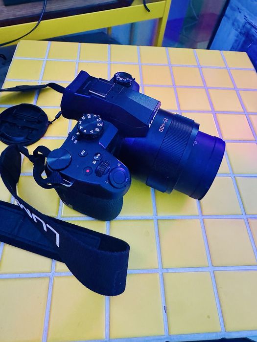 Panasonic LUMIX FZ1000