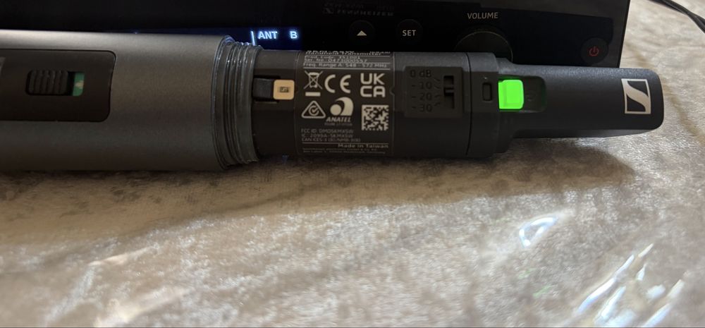 Vand mixer si microfon,in stare foarte buna.Detalii in privat!