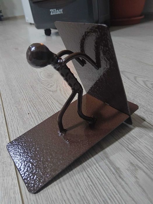 Suport telefon metal realizat manual sudat/sculptura in metal