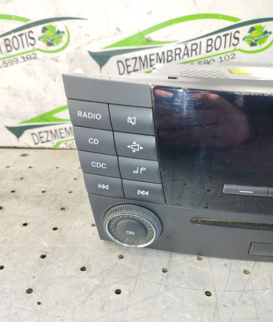 Radio CD A211 870 12 89 Mercedes-Benz E-Class W211/S211