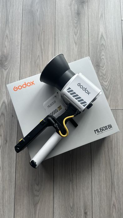 Lampa Godox ML60 II Bi + Grip acumulatori NP-F AK-B01