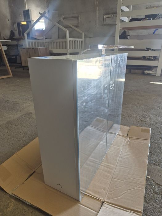 Шкаф за над мивка с огледало и LED осветление