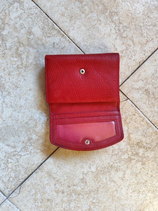 Продавам червено дамско портмоне естествена кожа