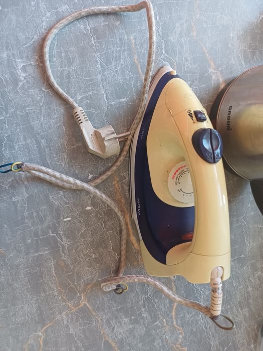 Утюг б.у в рабочем состоянии