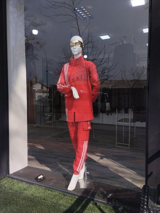 Manikenlar sotiladi 2 ta