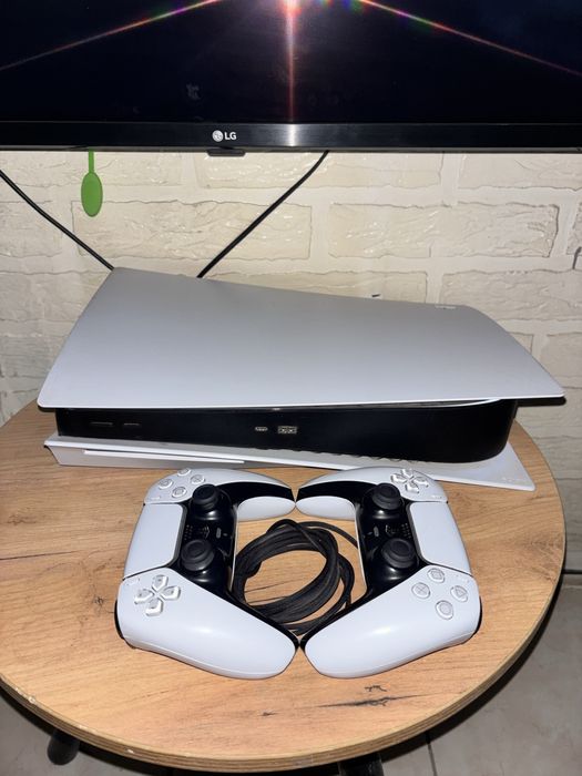 Продам PlayStation 5 в отличном состоянии