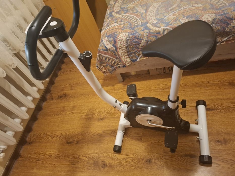 Vând bicicletă fitness pentru antrenamente acasă