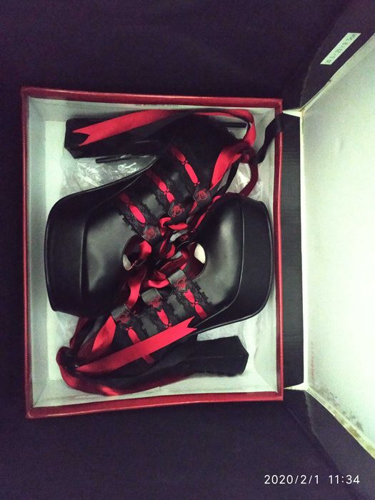 Готически обувки подходящи за Хелоуин