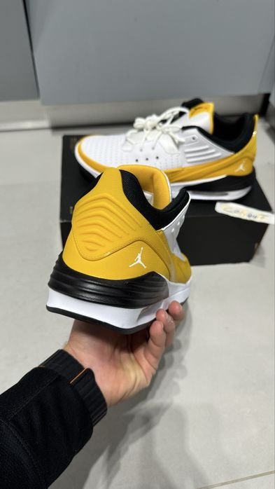 Air Jordan Max Aura 5 Yellow Ochre