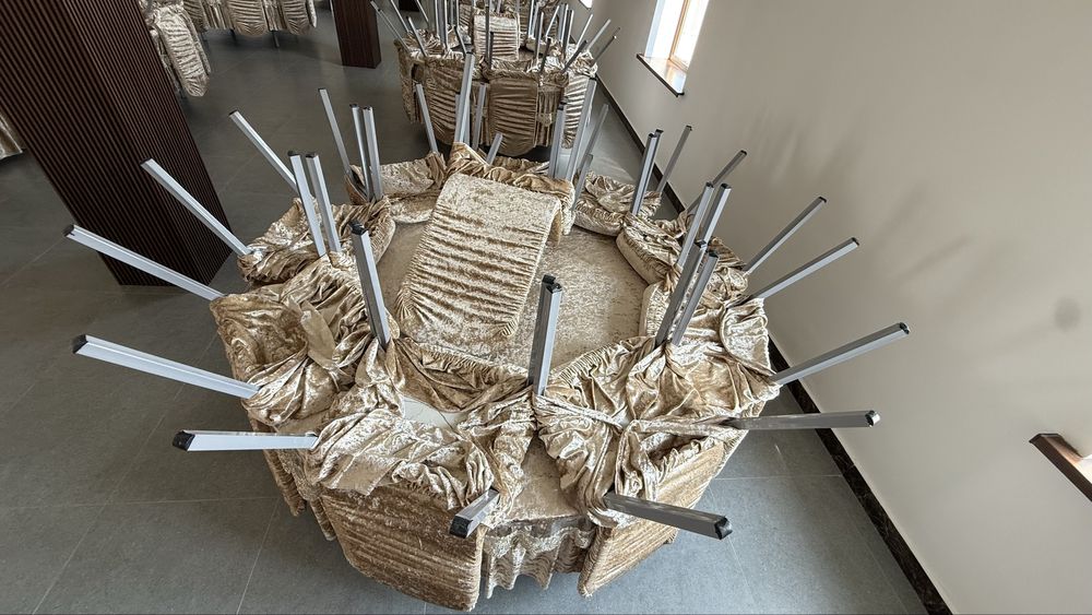 Стол орындығымен сатылады