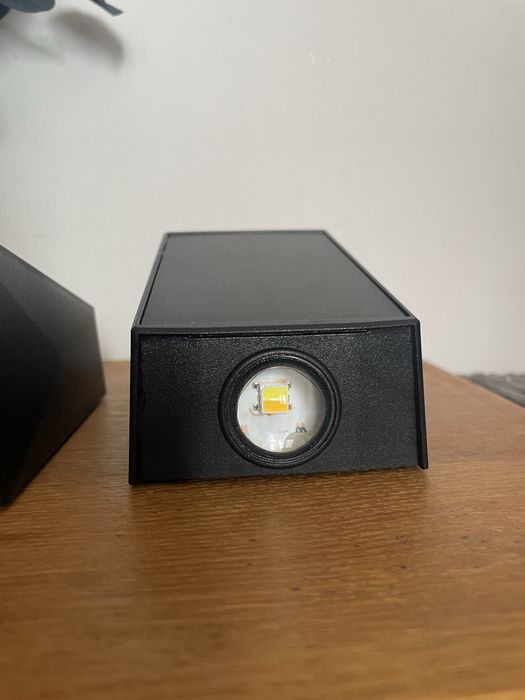 2 lumini solare de perete