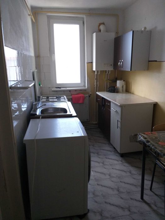 Propietar închiriez apatament 2 cam .mobilat.  Zona Barierã.