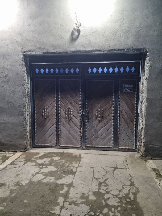 Дарвоза сотилади