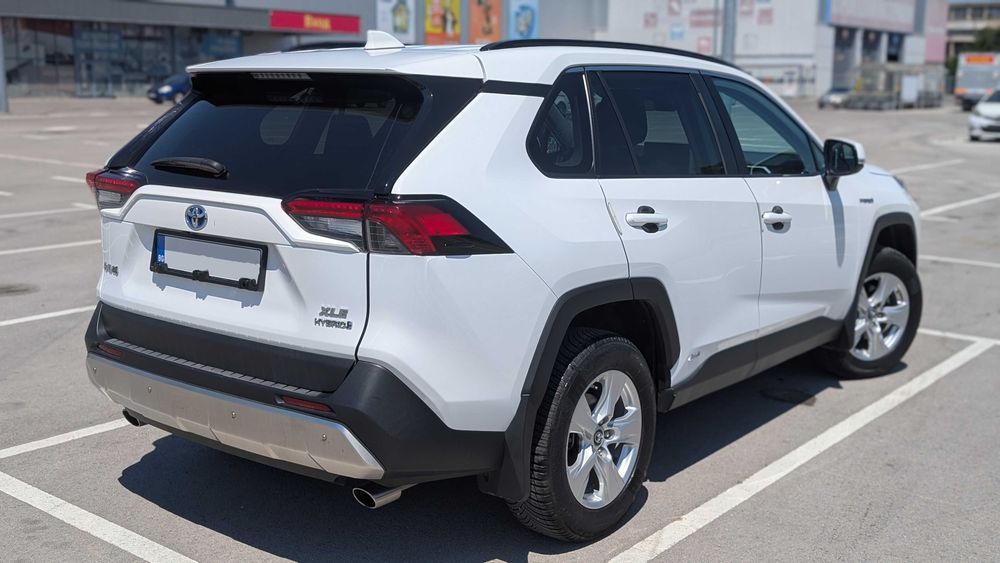 Toyota RAV4 Hybrid 2.5 AWD (4х4) XLE eCVT 12' Мултимедия, Каско, Обслужена